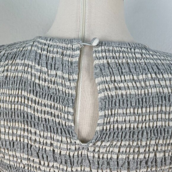 Storia Womens Medium Smocked Flutter Sleeve Crop Top Gray Sleeveless - Picture 6 of 9